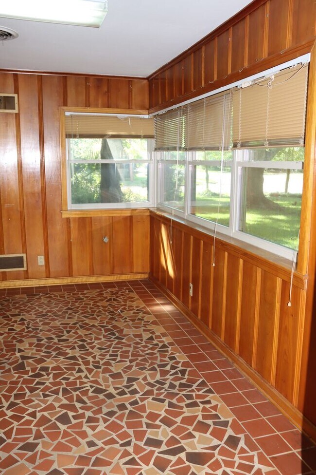Building Photo - Single Family Home