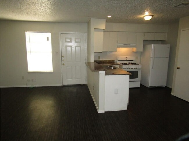 Foto del edificio - 4910 Pepper Ln