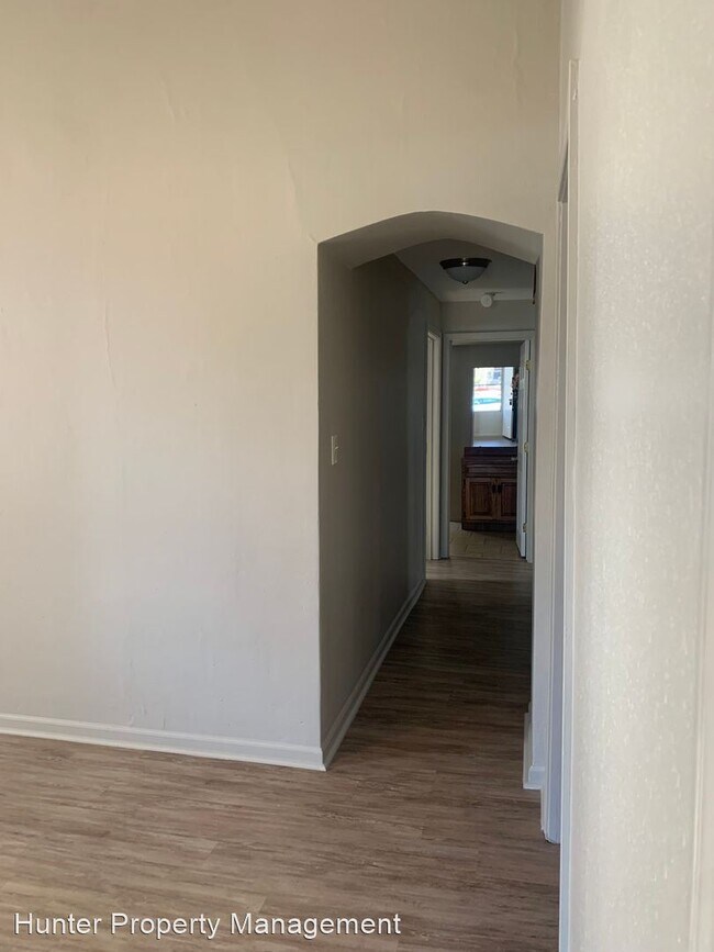 Building Photo - 3 br, 1 bath House - 929 N Rogers Ave