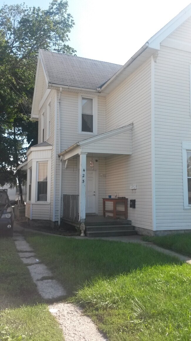 Building Photo - 425 West Brackenridge Street
