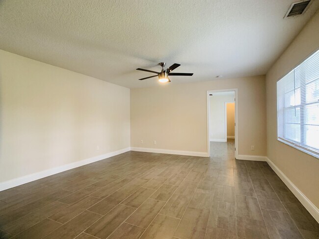 Photo - 52 Windtree Ln Townhome