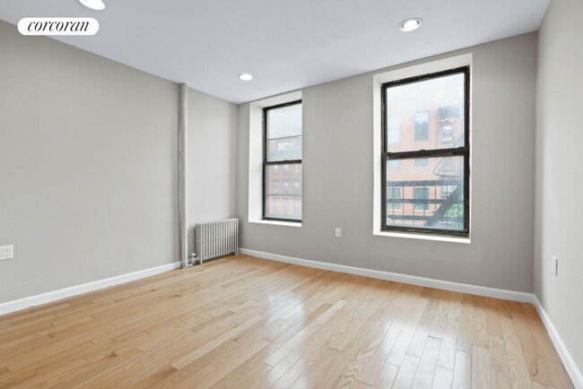 Building Photo - 723 11th Ave