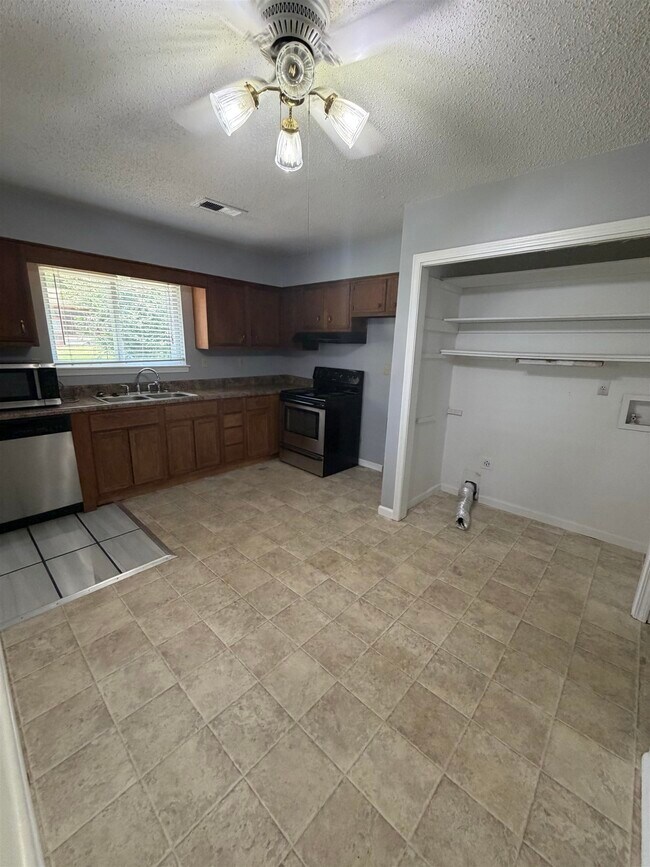 Foto del edificio - 7016 Pam Dr