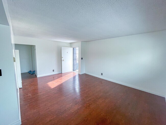 Foto del edificio - 3501 E 10th St