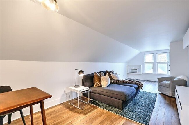 Foto del edificio - 73 Washburn Ave