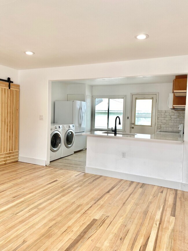 Kitchen - 4050 S Sherman St