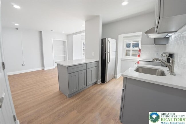 Foto del edificio - 827 Linden St