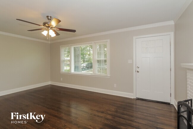 Building Photo - 5412 Hilltop Cir