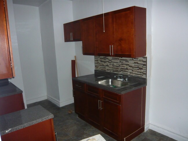 Building Photo - 2131 Wallace Ave
