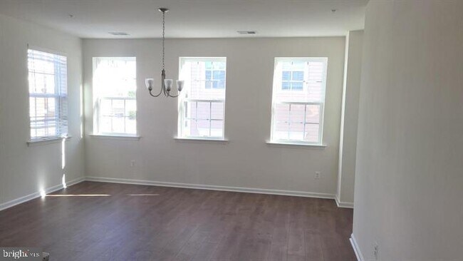 Building Photo - 9360 Seney Ln