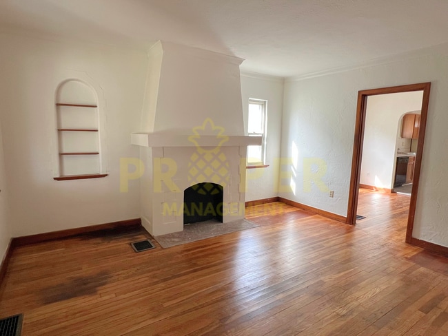 Building Photo - 2 bedrooms 1 bathroom house