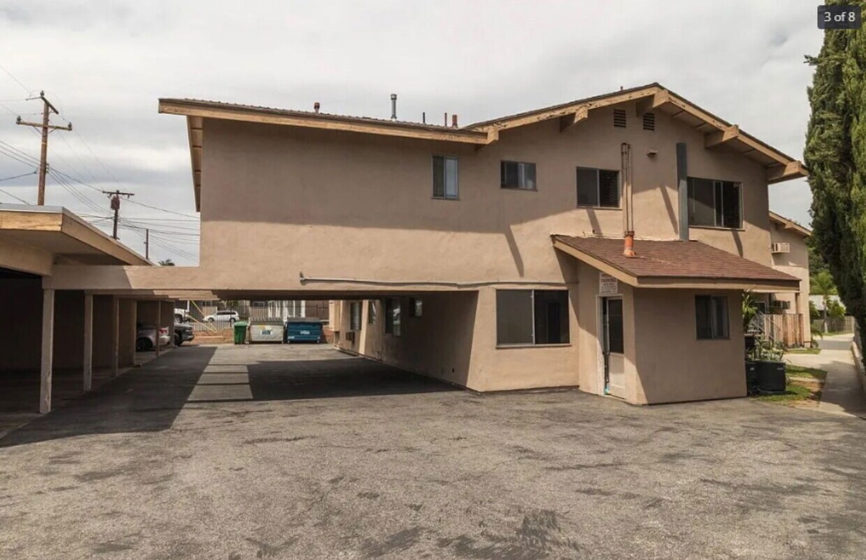 Foto del edificio - 521 Ridgeway Ln