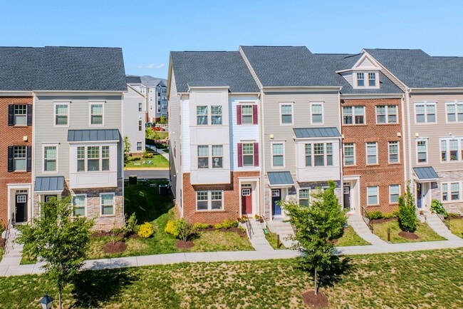 Building Photo - 813 Sawback Sq NE