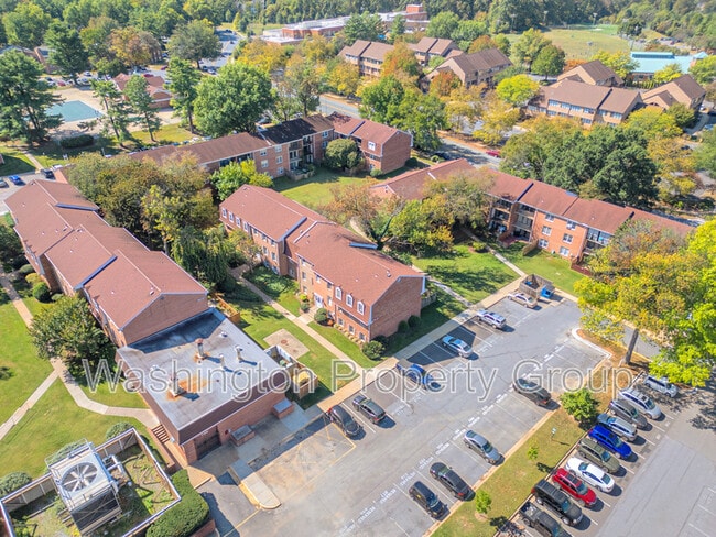 Building Photo - 736 Quince Orchard Blvd