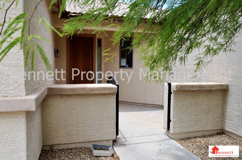 Building Photo - 8924 S 40th Dr