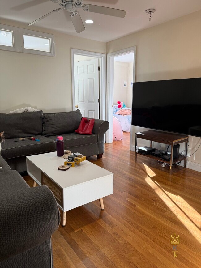 Building Photo - 60 Egmont St