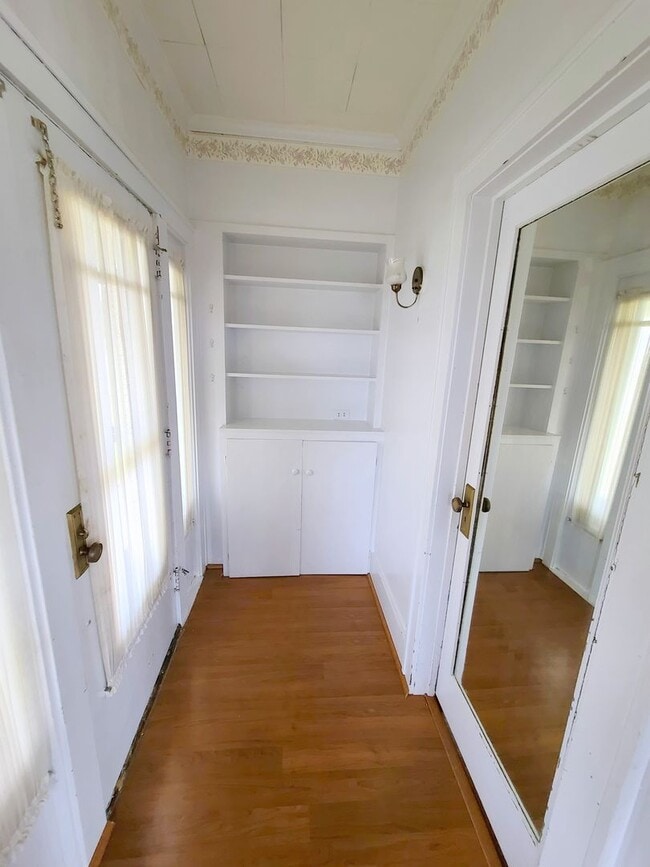 Building Photo - Nice 3-Bedroom, 1-1/2 Bathroom on Goshen's...