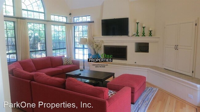 Building Photo - 5 br, 4.5 bath House - 297 La Casa Via