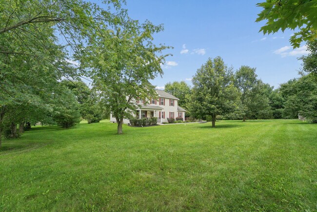 Building Photo - 8765 Hyland-Croy Rd
