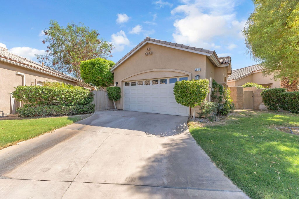 Foto principal - 79851 Carmel Valley Ave