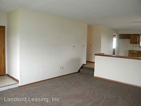 Building Photo - 220 Windsor Dr