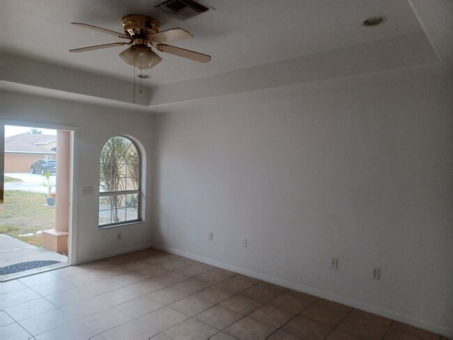 Foto del edificio - 3018 SE Santa Barbara Pl