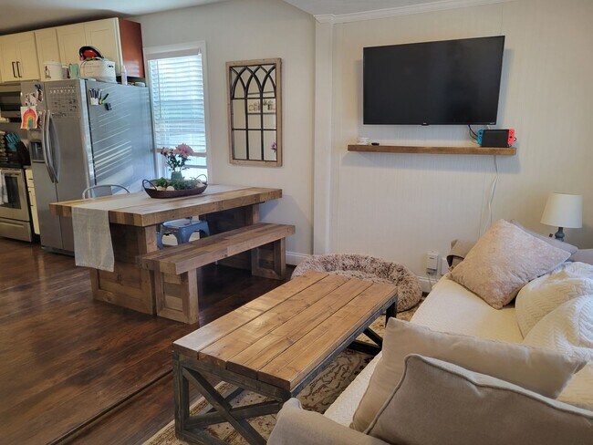 Foto del edificio - Charming 3 BR/2 BA Single-Family Home in O...