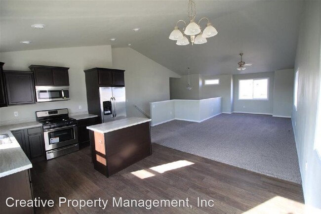 Building Photo - 5 br, 3 bath House - 608 Klein Ave