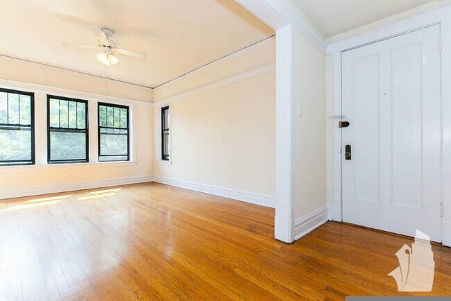 Foto del edificio - 2516 N Kedzie Blvd