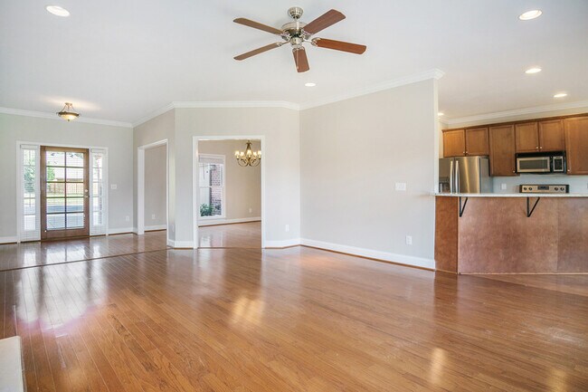 Building Photo - 4382 Merion Way