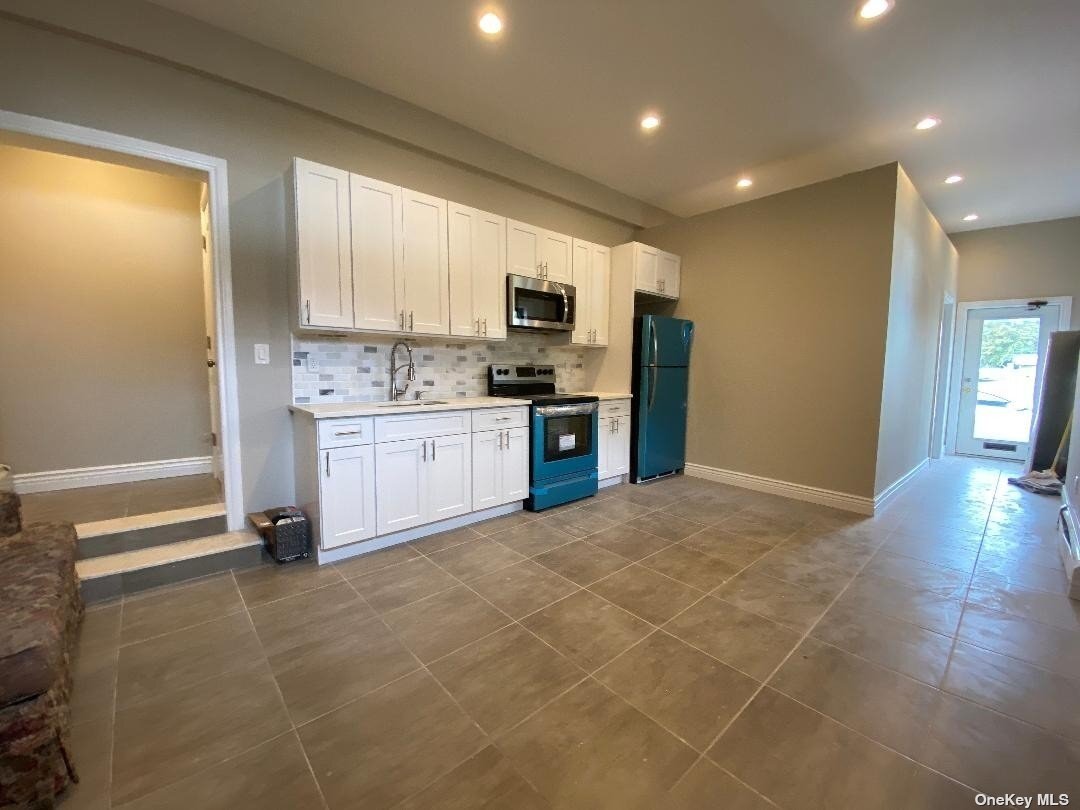 Primary Photo - 201 Higbie Ln
