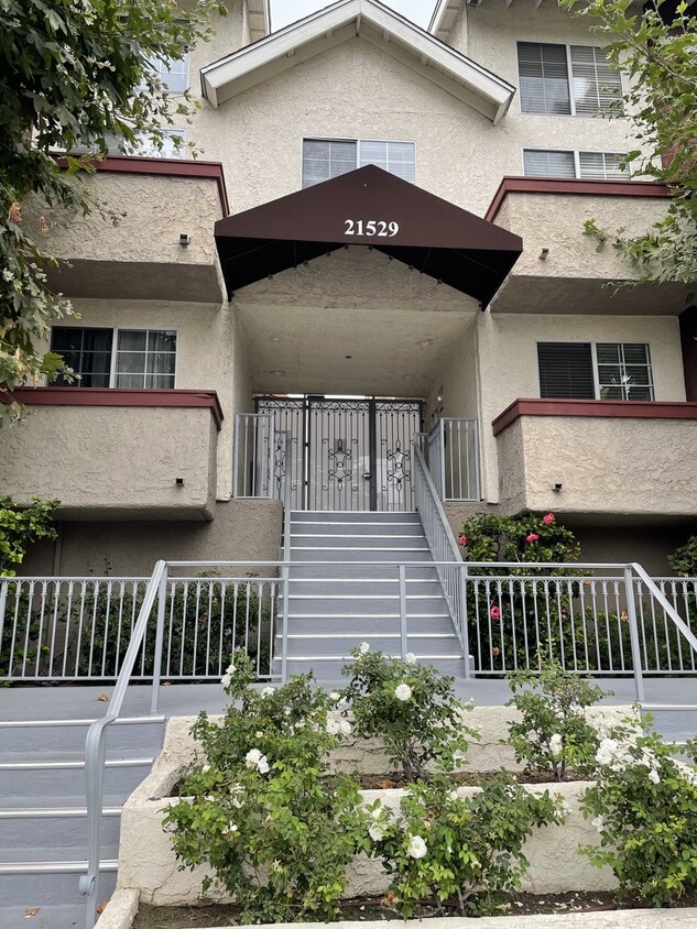 Canoga Apartments For Rent