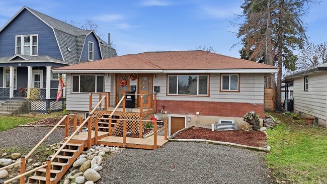 Building Photo - 729 W Augusta Ave