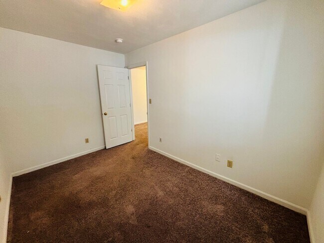 Foto del edificio - 402 Berryfield Ln