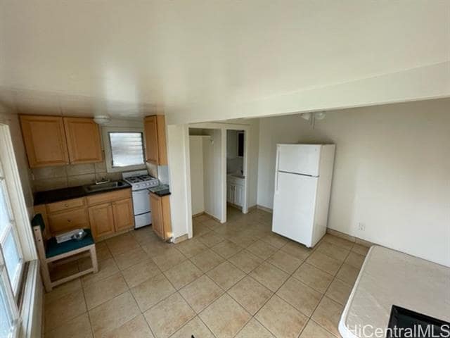 Building Photo - 1804 Poki St