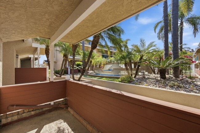 Building Photo - Benchmark Apartments