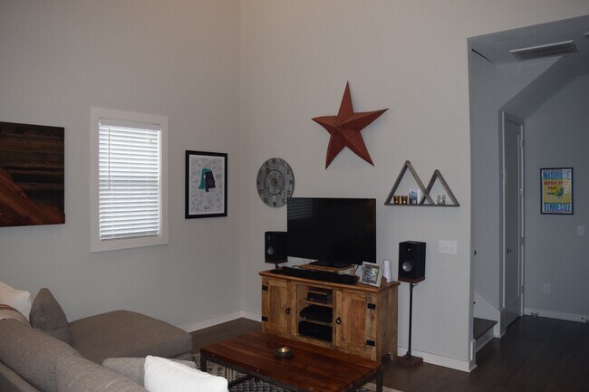 Foto del edificio - 1034 Treaty Oaks Dr