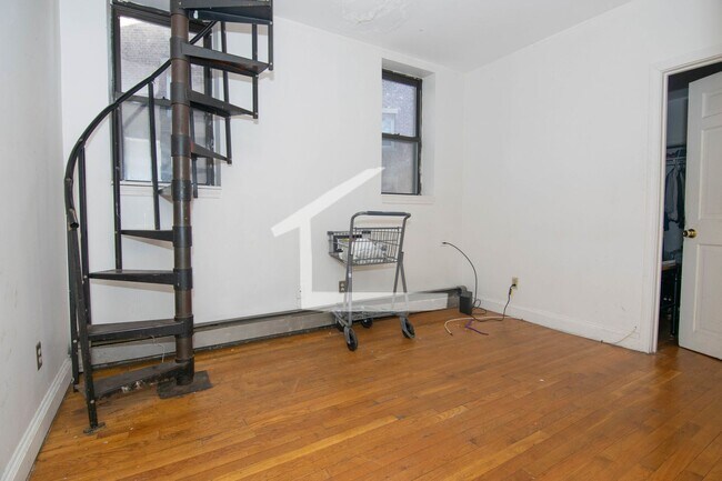 Foto del edificio - HOT ALLSTON LISTING!!!!