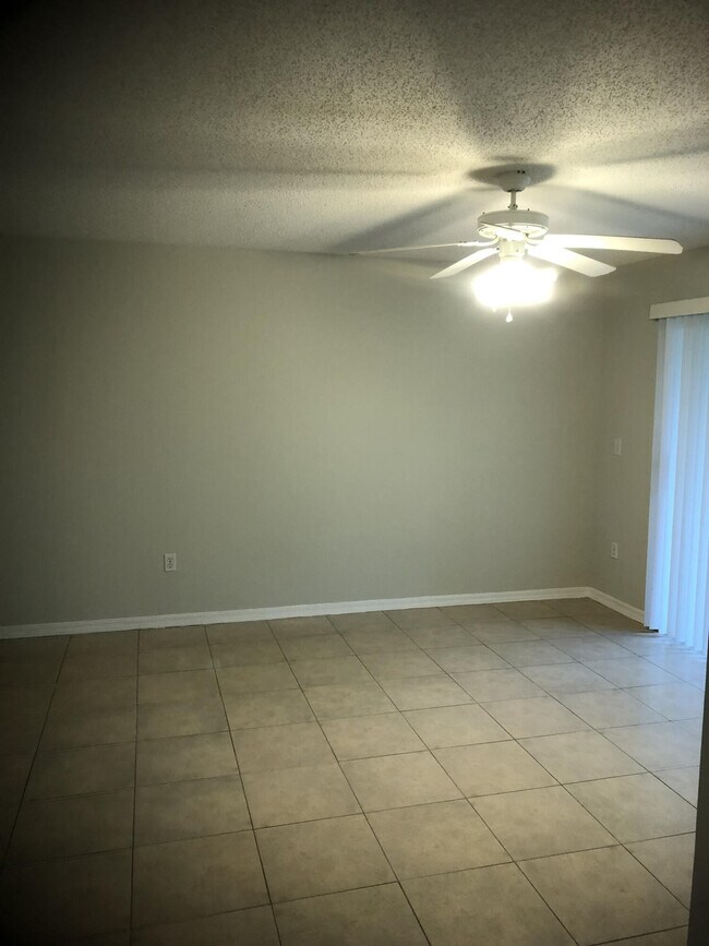 Foto del edificio - 200 Crestwood Ct N