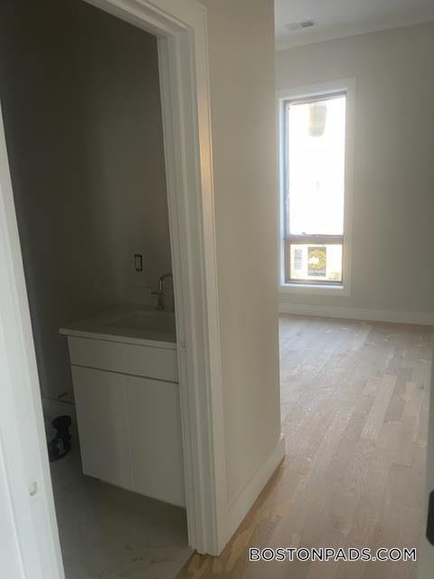 Foto del edificio - 16-18 Highgate (Roomate Rental) St.