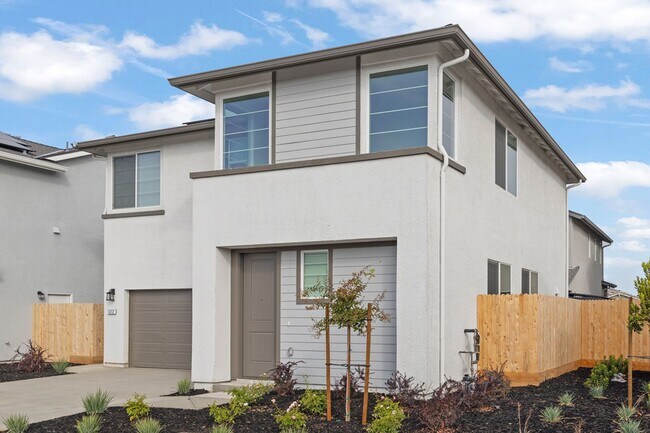 Foto del edificio - Brand New 3 Bedroom 2.5 Bathroom with Solar in NW Visalia!!