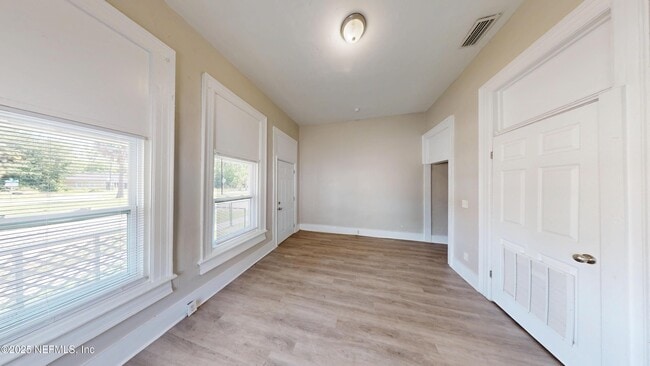 Building Photo - 2328 Moncrief Rd