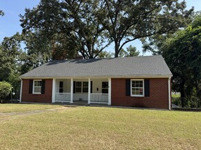 Building Photo - 527 College Hill Rd