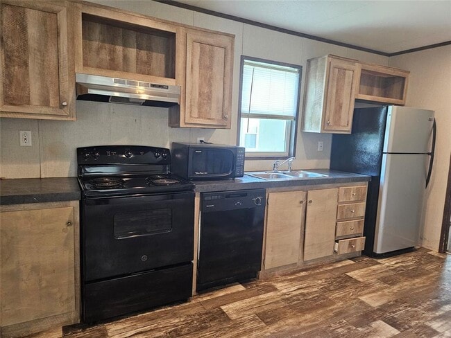 Building Photo - 112 Bosque