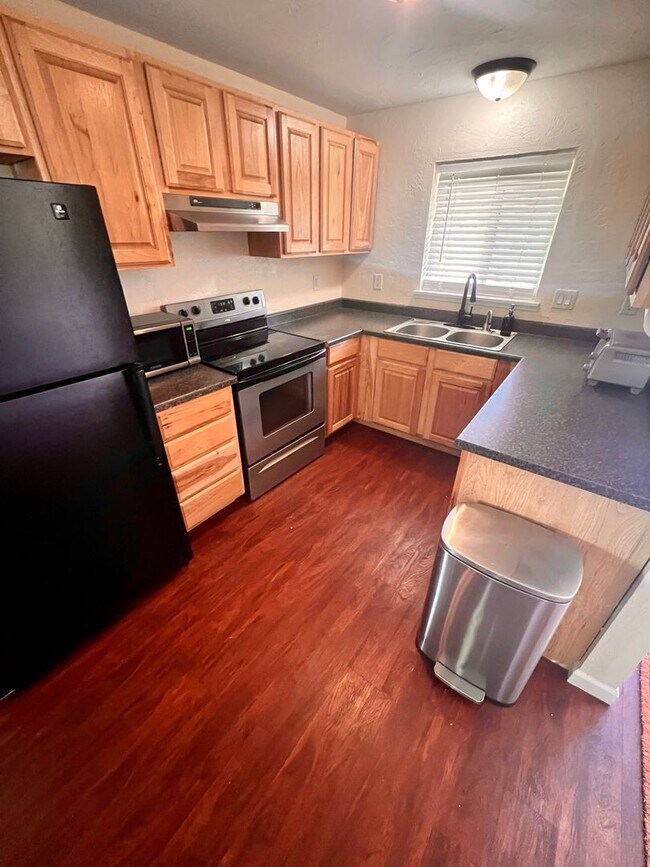 Foto del edificio - Heart of the Old Mill District: 3-Bed, 2-Bath with a Spectacular Backyard!