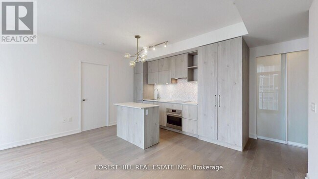 Building Photo - 1 Yorkville Ave