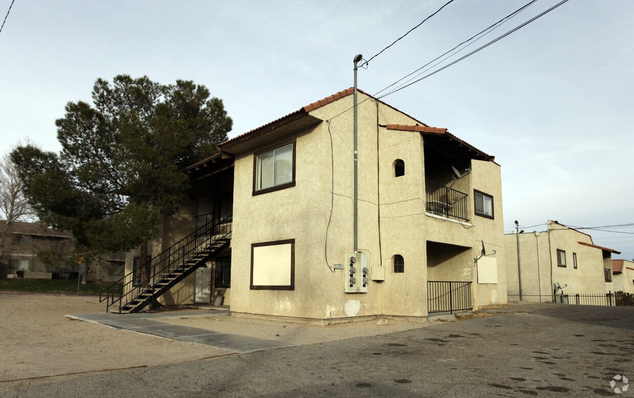 Building Photo - 800 E Virginia Way