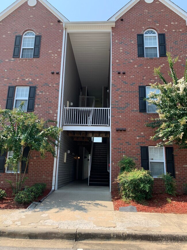 Foto del edificio - 616 Marshtree Ln