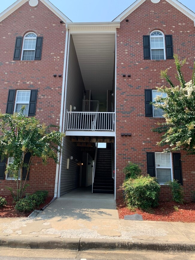 Building Photo - 616 Marshtree Ln