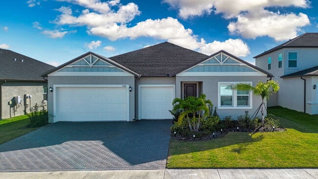 Building Photo - Spacious Like New 4-Bedroom Oasis with 3 F...